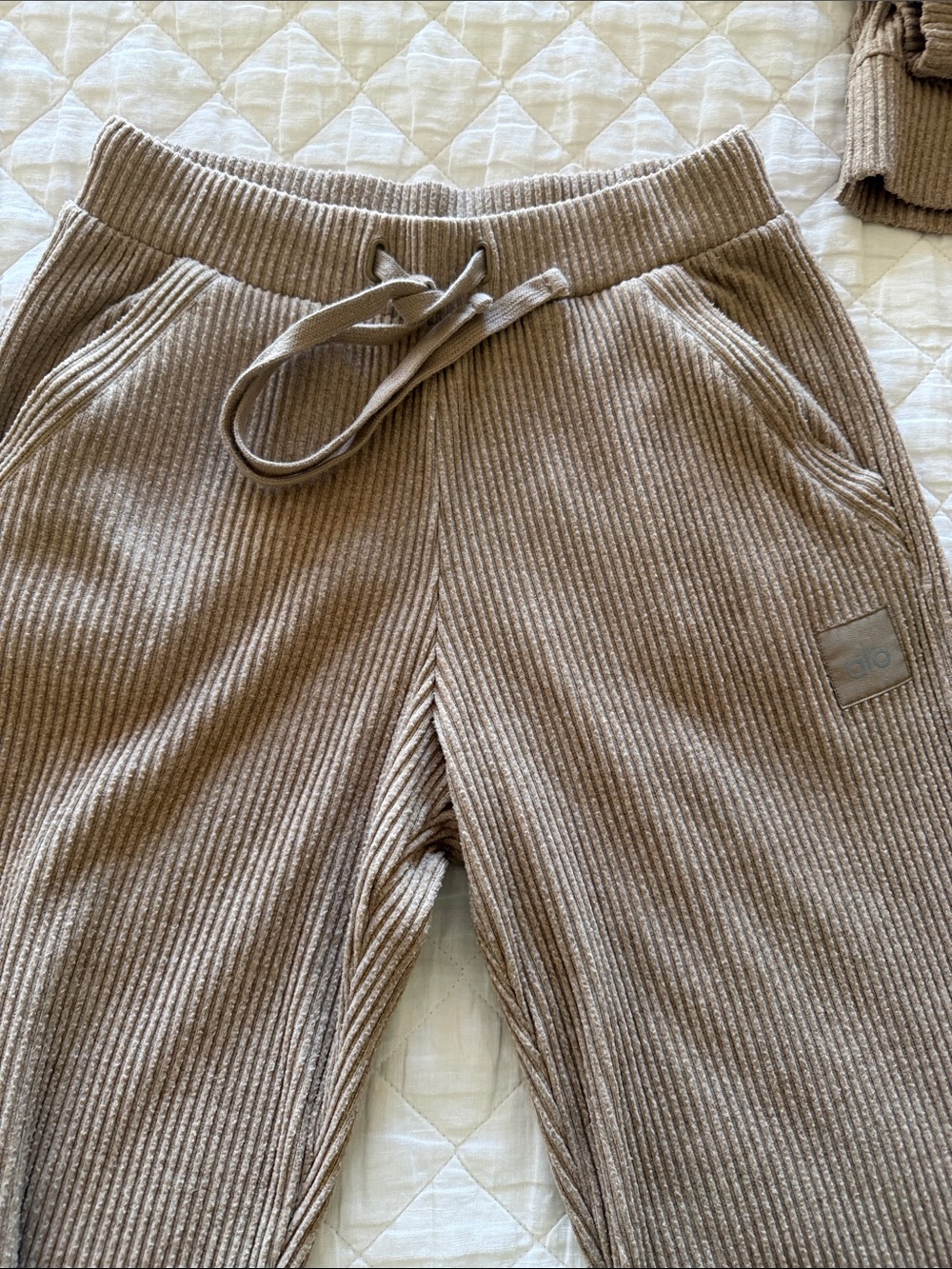 ALO XS New without tags Yoga Ribbed Joggers and Cropped Hoodie Set - Taupe Brown - Picture 2 of 7